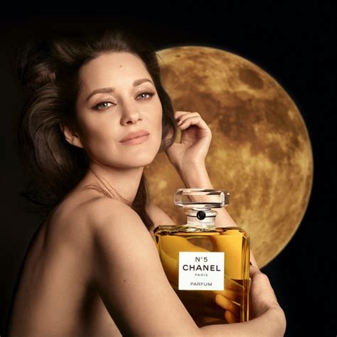 chanel no 5 christmas advert awful|Go behind the scenes with Marion Cotillard for Chanel No5.